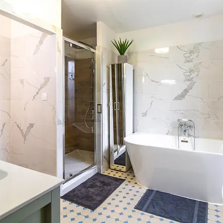 D'hotes Elegantes A Avec Piscine Chauffee Et Wifi - Fr-1-622-115 *