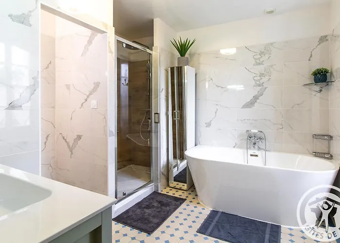 D'hotes Elegantes A Avec Piscine Chauffee Et Wifi - Fr-1-622-115 *